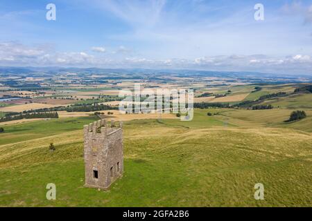 Tour d'observatoire de Kinpurney Hill près de Newtyle, Angus, Écosse. Banque D'Images