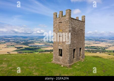 Tour d'observatoire de Kinpurney Hill près de Newtyle, Angus, Écosse. Banque D'Images