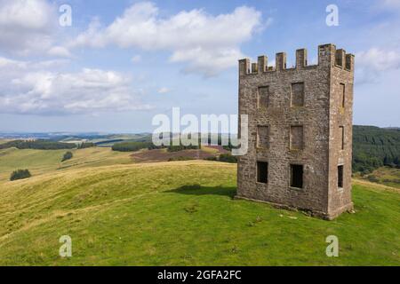 Tour d'observatoire de Kinpurney Hill près de Newtyle, Angus, Écosse. Banque D'Images