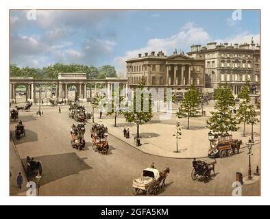 VICTORIAN LONDON Horse a dessiné des voitures de bus et des véhicules de livraison à Victorian London Hyde Park Corner, Londres, Angleterre Royaume-Uni entre environ 1890 et ca.1900 photochromm, couleur. Banque D'Images