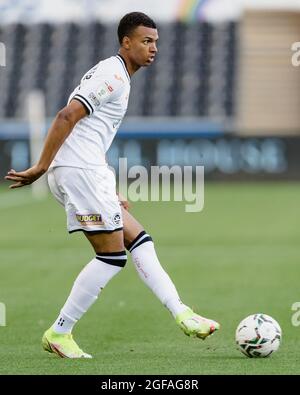 SWANSEA, PAYS DE GALLES - 24 AOÛT 2021 : Morgan Whittaker de Swansea City pendant le second tour de la Carabao Cup entre Swansea City et Plymouth Argyle au Liberty Stadium, mardi 24 août 2021. Crédit : John Smith/Alay Live News Banque D'Images