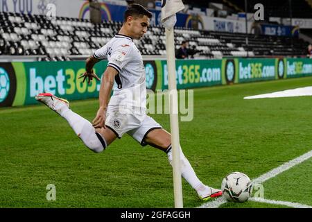 SWANSEA, PAYS DE GALLES - 24 AOÛT 2021:Yan Dhanda de Swansea City pendant le deuxième tour de la Carabao Cup entre Swansea City et Plymouth Argyle au Liberty Stadium, mardi 24 août 2021. Crédit : John Smith/Alay Live News Banque D'Images