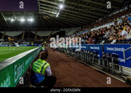 SWANSEA, PAYS DE GALLES - 24 AOÛT 2021 : Jamal Lowe, de Swansea City, lors du second tour de la Carabao Cup, entre Swansea City et Plymouth Argyle, au Liberty Stadium, mardi 24 août 2021. Crédit : John Smith/Alay Live News Banque D'Images