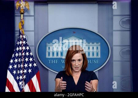 Washington, Vereinigte Staaten. 24 août 2021. Le secrétaire de presse de la Maison Blanche, Jen Psaki, prend la parole lors d'un point de presse quotidien à la Maison Blanche, à Washington, le 24 août 2021. Credit: Yuri Gripas/Pool via CNP/dpa/Alay Live News Banque D'Images