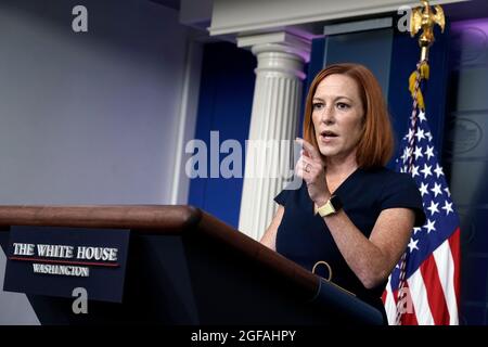 Washington, Vereinigte Staaten. 24 août 2021. Le secrétaire de presse de la Maison Blanche, Jen Psaki, prend la parole lors d'un point de presse quotidien à la Maison Blanche, à Washington, le 24 août 2021. Credit: Yuri Gripas/Pool via CNP/dpa/Alay Live News Banque D'Images