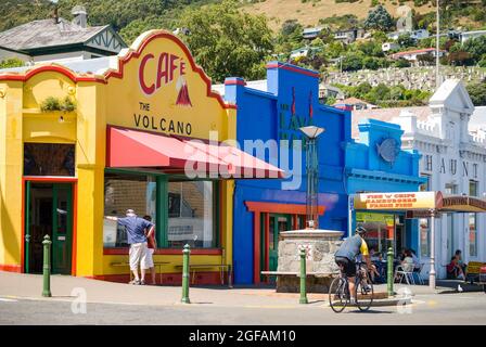 Cafés colorés (avant le tremblement de terre), London Street, Lyttelton, Banks Peninsula, Canterbury, Nouvelle-Zélande Banque D'Images