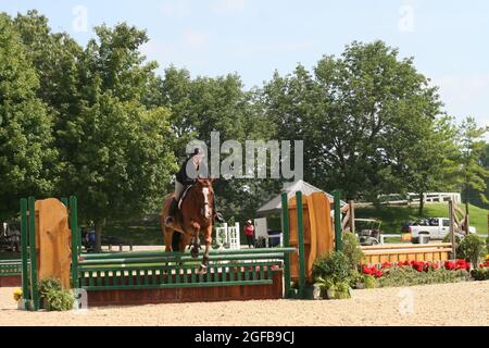 Montrez le saut au Kentucky Horse Park au Bluegrass Festival Horse 2021 Banque D'Images