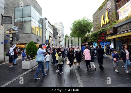 Rue piétonne Insadong-gil à Séoul, Corée du Sud. Banque D'Images