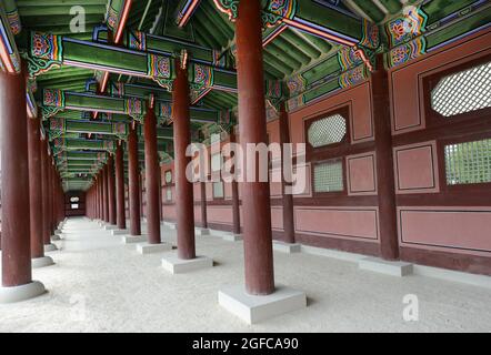 Geunjeongjeon Hall au palais Gyeongbokgung de Séoul, en Corée. Banque D'Images