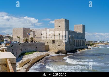 Trani, Puglia, Italie, juin 2021 : le château de Frederick II, le château souabe de Trani Banque D'Images