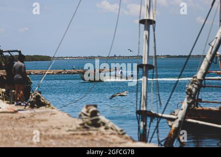 Pêcheurs arrivant dans leur panga ou bateau de pêche au port maritime de Yavaros. Les Yavaros-Moroncaris sont situés dans la municipalité de Huatabampo Sonora Mexico. (Photo de Luis Gutierrez / NortePhoto.com) Pescadores legando en su panga o bote de pesca al puerto marítimo Yavaros. Yavaros-Moroncaris se encuentran en el municipio de Huatabampo Sonora Mexico. (Photo de Luis Gutierrez / NortePhoto.com) Banque D'Images