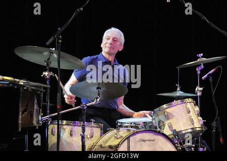 Munich, Allemagne. 12 janvier 2010. Charlie Watts, batteur des Rolling Stones, se produit avec le groupe ABC & D de Boogie Woogie dans le Variete GOP de Munich, Allemagne, 12 janvier 2010. Credit: Ursula Dueren/dpa/Alay Live News Banque D'Images