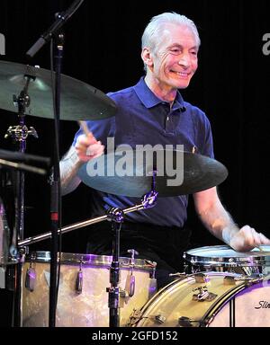 Munich, Allemagne. 12 janvier 2010. Charlie Watts, batteur des Rolling Stones, se produit avec le groupe ABC & D de Boogie Woogie dans le Variete GOP de Munich, Allemagne, 12 janvier 2010. Credit: Ursula Dueren/dpa/Alay Live News Banque D'Images