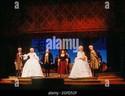 l-r: William Shimell (Guglielmo), Karita Mattila (Fiordiligi), Walter Berry (Don Alfonso), Lillian Watson (Despina), Anne Sophie von Otter (Dorabella), John Aler (Ferrando) à COSI FAN TUTTE de Mozart à l'Opéra Royal, Covent Garden, Londres WC2 12/07/1986 compositeur: Gabriele Da Mozart: Henry Bardon costumes: David Walker éclairage: William Bundy réalisateur: John Copley Banque D'Images