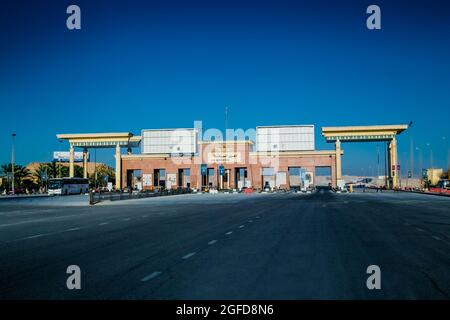 Ain El Sokhna, Égypte, 31 janvier 2020 : entrée du péage. Système de paiement de péage routier d'Ain El Sokhna, Égypte. Banque D'Images