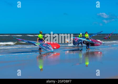 Multivan Windsurf CuO, Saint-Peter-Ording, péninsule d'Eiderstedt, Schleswig-Holstein, Allemagne Banque D'Images