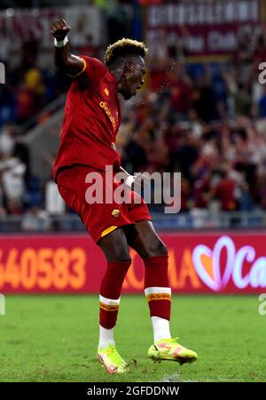 ROME, ITALIE - AOÛT 22: Tammy Abraham de AS Roma réagit ,pendant la série UN match entre AS Roma et ACF Fiorentina au Stadio Olimpico le 22 août 2021 à Rome, Italie. (Support MB) Banque D'Images