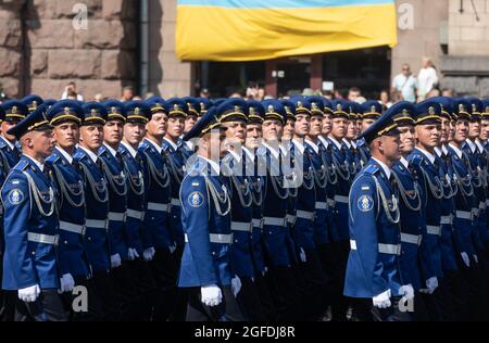 KIEV, UKRAINE - 24 août 2021 : célébration du 30e anniversaire de l'indépendance de l'Ukraine. Défilé militaire à Kiev. Banque D'Images