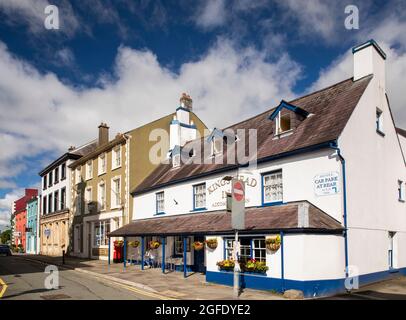 Royaume-Uni, pays de Galles, Carmarthenshire, Llandovery, Market Square, Kings Head Inn, maison de Black Ox Bank Banque D'Images