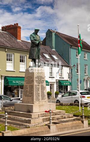 Royaume-Uni, pays de Galles, Carmarthenshire, Llandovery, Broad Street, Mémorial de guerre Banque D'Images