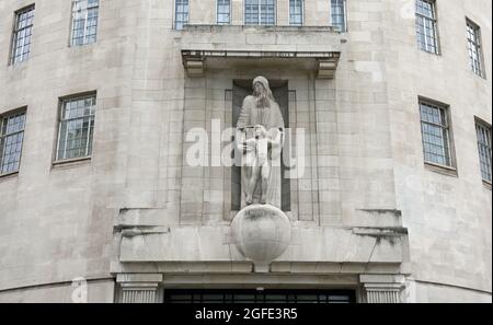 Sculpture d'Eric Gill à la maison de radiodiffusion de Londres Banque D'Images