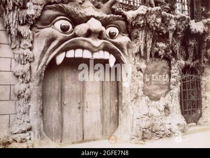 Eugène Atget French ​flâneur - photo ancienne - Cabaret de l'Enfer (le Cabaret de l'Enfer) était un célèbre cabaret de Montmartre. Banque D'Images