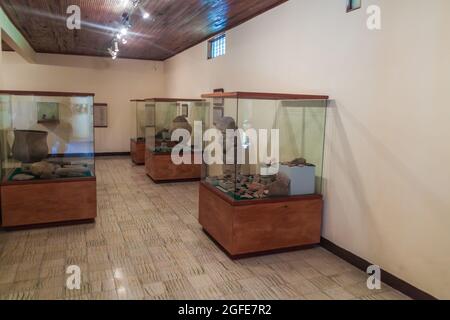 TIERRADENTRO, COLOMBIE - 12 SEPTEMBRE 2015 : intérieur d'un musée archéologique de Tierradentro, Colombie. Banque D'Images