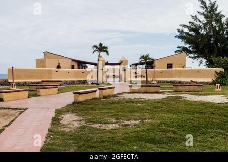 GIBARA, CUBA - 29 JANVIER 2016 : fort de Fuerte Fernando II dans le village de Gibara, Cuba Banque D'Images