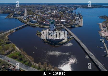 Vue aérienne sur le centre historique de Vyborg l'après-midi de mai. Leningrad, Russie Banque D'Images