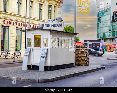 Berlin, Allemagne Aug 2020: - Check point charlie (ou 'Checkpoint C'), le point de passage le plus connu de Berlin entre l'ouest et l'est de Berlin pendant le froid Banque D'Images