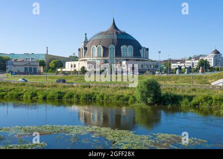 TULA, RUSSIE - le 06 JUILLET 2021 : la construction du Musée d'État des armes dans le paysage urbain, le jour de juillet ensoleillé Banque D'Images