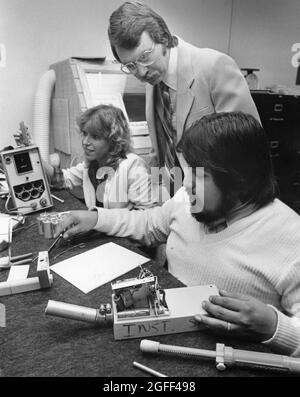 Austin Texas USA, vers 1991: Petite installation de réparation pour les instruments électroniques, ©Bob Daemmrich Banque D'Images