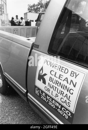 Austin Texas USA, vers 1995 : camion de pick-up alimenté par le gaz naturel exposé à une conférence sur les carburants de remplacement parrainée par le Département de la qualité environnementale du Texas. ©Bob Daemmrich Banque D'Images