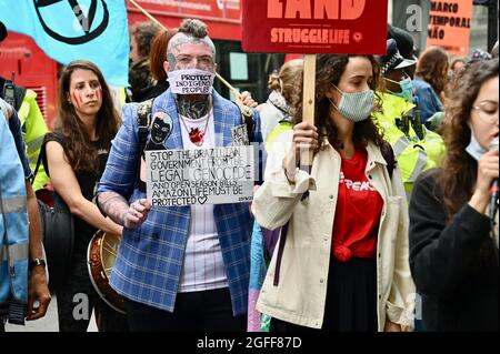 Londres, Royaume-Uni. 25 août 20201 : la rébellion de l'extinction manifestations à Londres, troisième jour. Ambassade du Brésil, Cockspur Street, Westminster. Crédit : michael melia/Alay Live News Banque D'Images