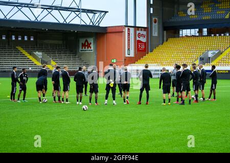 BORAS, SUÈDE - AOÛT 25 : entraînement Feyenoord, entraîneur Arne fente de Feyenoord pendant la session de formation préalable au match de la Ligue de la Conférence de l'UEFA de Feyenoord à l'arène de Boras, le 25 août 2021 à Boras, Suède (photo de Yannick Verhoeven/Orange Pictures) Banque D'Images