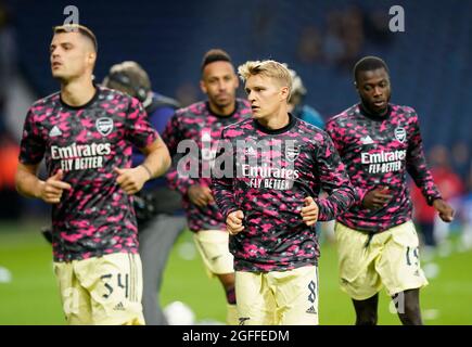 West Bromwich, Royaume-Uni. 25 août 2021. Martin Odegaard d'Arsenal s'échauffe avant le match de la Carabao Cup aux Hawthorns, West Bromwich. Le crédit photo devrait se lire: Andrew Yates/Sportimage crédit: Sportimage/Alay Live News Banque D'Images