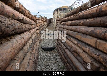 Tranchée pendant la guerre du Karabakh, tranchée militaire, Seconde guerre du Karabakh. Banque D'Images