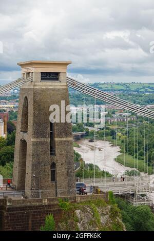 Vue sur le pont suspendu de l'Isambard Kingdom Brunel Clifton à Bristol, Royaume-Uni Banque D'Images