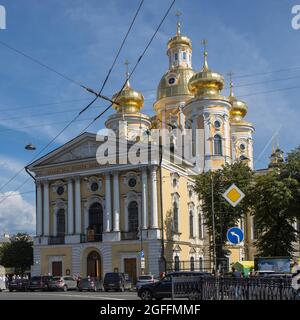 Saint-Pétersbourg, Russie, 26 août 2021 : Église notre-Dame de Vladimir ou Église Vladimirskaya. A été construit en 1769. Banque D'Images