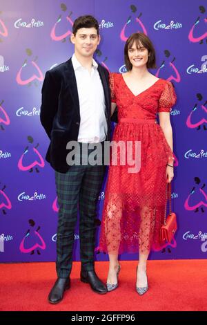 Matt Richardson et Sam Rollinson arrivent pour la première mondiale de Cendrillon au Gillian Lynne Theatre, dans le centre de Londres. La soirée d'ouverture de la production d'Andrew Lloyd Webber a été replanifiée lorsqu'un acteur a été testé positif pour Covid-19. Date de la photo: Mercredi 25 août 2021. Banque D'Images