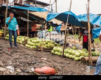 Belen, Pérou - 2019 septembre : Bazar avec les fruits sur la rive de la rivière Itaya, la partie la plus pauvre d'Iquitos, Belén. Venise d'Amérique latine. Iquitos, S. Banque D'Images