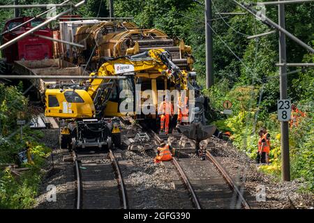 Travaux de réparation sur les voies de la ligne 9 du S-Bahn, entre Essen et Wuppertal, près d'Essen-Kupferdreh, en raison de l'inondation de juillet 2020, les voies étaient sev Banque D'Images