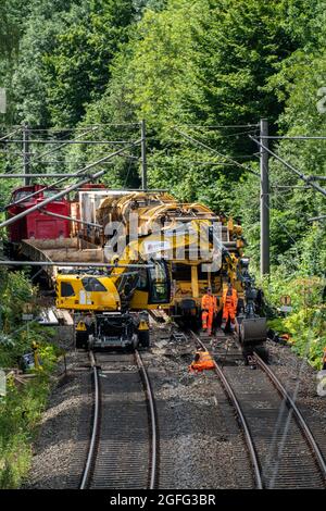 Travaux de réparation sur les voies de la ligne 9 du S-Bahn, entre Essen et Wuppertal, près d'Essen-Kupferdreh, en raison de l'inondation de juillet 2020, les voies étaient sev Banque D'Images