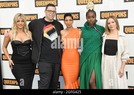 Los Angeles, États-Unis. 25 août 2021. (G-D) Bebe Rexha, Aron Gaudet, Gita Pullapilly, Kirby Howell-Baptiste et Kristen Bell au QUEENPINS Photocall de STX tenu au four Seasons Hotel Los Angeles à Beverly Hills, CA, le mercredi 25 août 2021. (Photo par Sthanlee B. Mirador/Sipa USA) crédit: SIPA USA/Alay Live News Banque D'Images