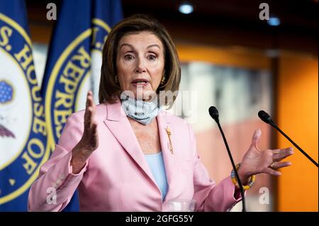 Washington, DC, États-Unis. 25 août 2021. 25 août 2021 - Washington, DC, États-Unis: La conférencière de la Chambre NANCY PELOSI (D-CA) s'exprime à sa conférence de presse hebdomadaire. (Image de crédit : © Michael Brochstein/ZUMA Press Wire) Banque D'Images