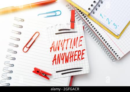 Affichage conceptuel à tout moment, où que vous soyez. Aperçu des affaires disant que vous pouvez faire quelque chose à chaque endroit et moment coloré Perpective positif Banque D'Images