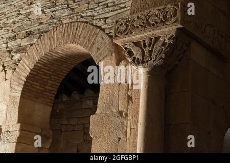 Détail de l'intérieur de l'église Visigothique de San Pedro de la Nave, El Campillo, Zamora, Espagne Banque D'Images