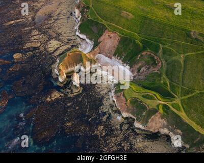 Vue aérienne de Green Stacks Pinnacle Flamborough Head, Filey, Royaume-Uni Banque D'Images