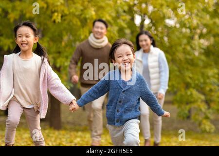 Bonne famille en bois Banque D'Images