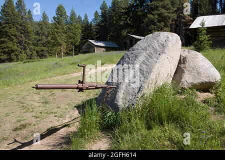 Un foreuse minière à air comprimé est coincé dans un rocher, Garnet, MT. Banque D'Images